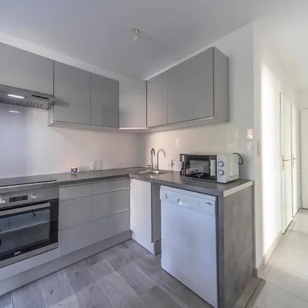 Appartement Meuble T4, Proche Centre , 4 Lits, Wifi *