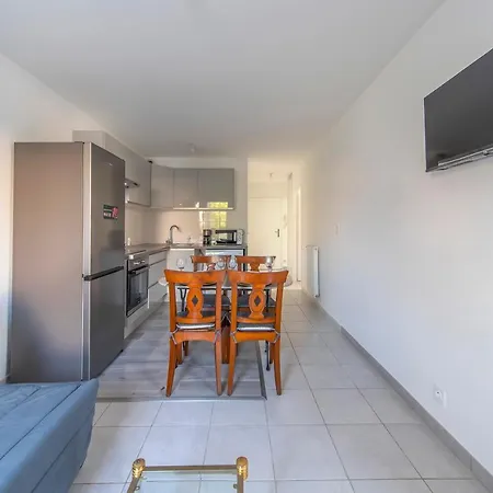 Meuble T4, Proche Centre , 4 Lits, Wifi * Гренобль